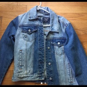 Abercrombie jean jacket size women’s medium